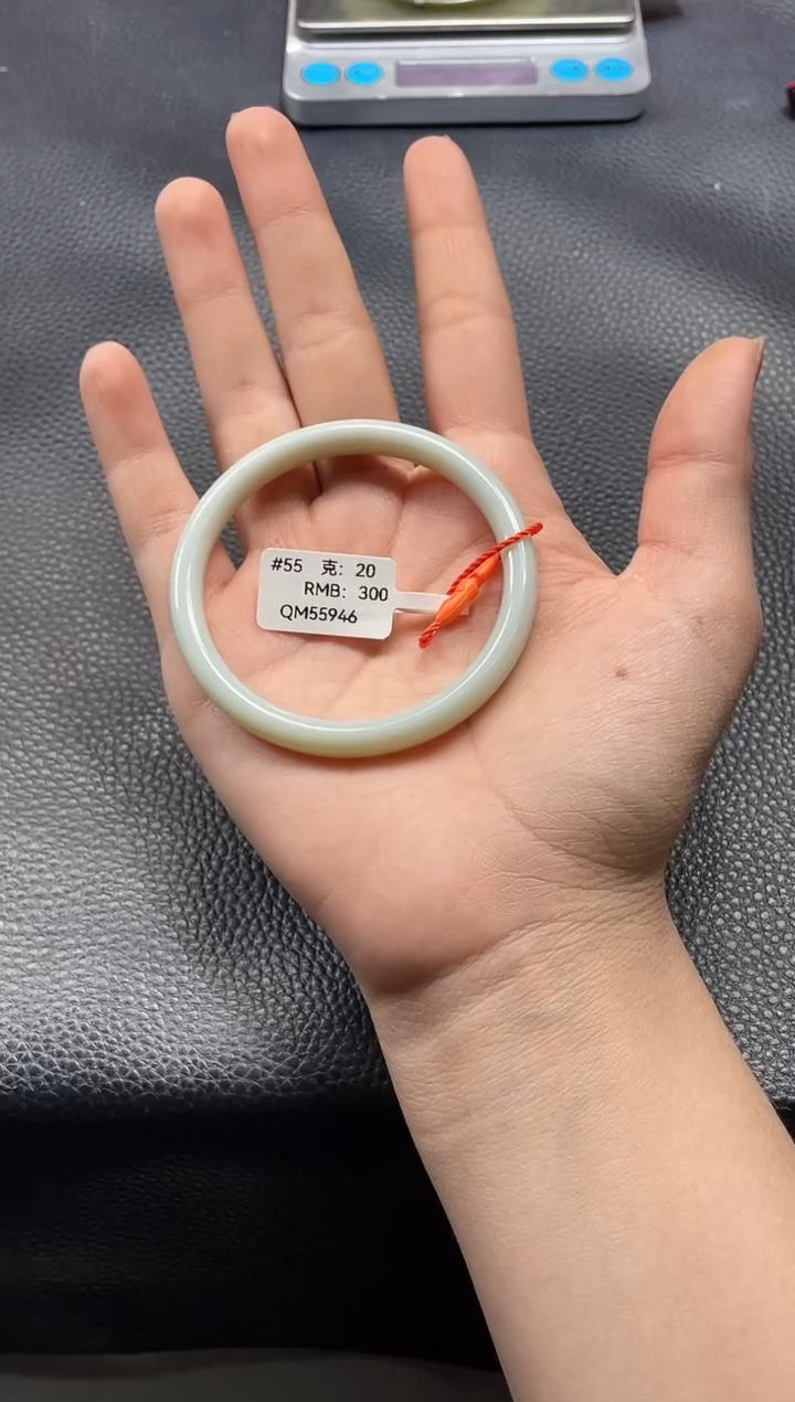 和田玉手镯未镶嵌和田且末料青白玉手镯56圈口5946