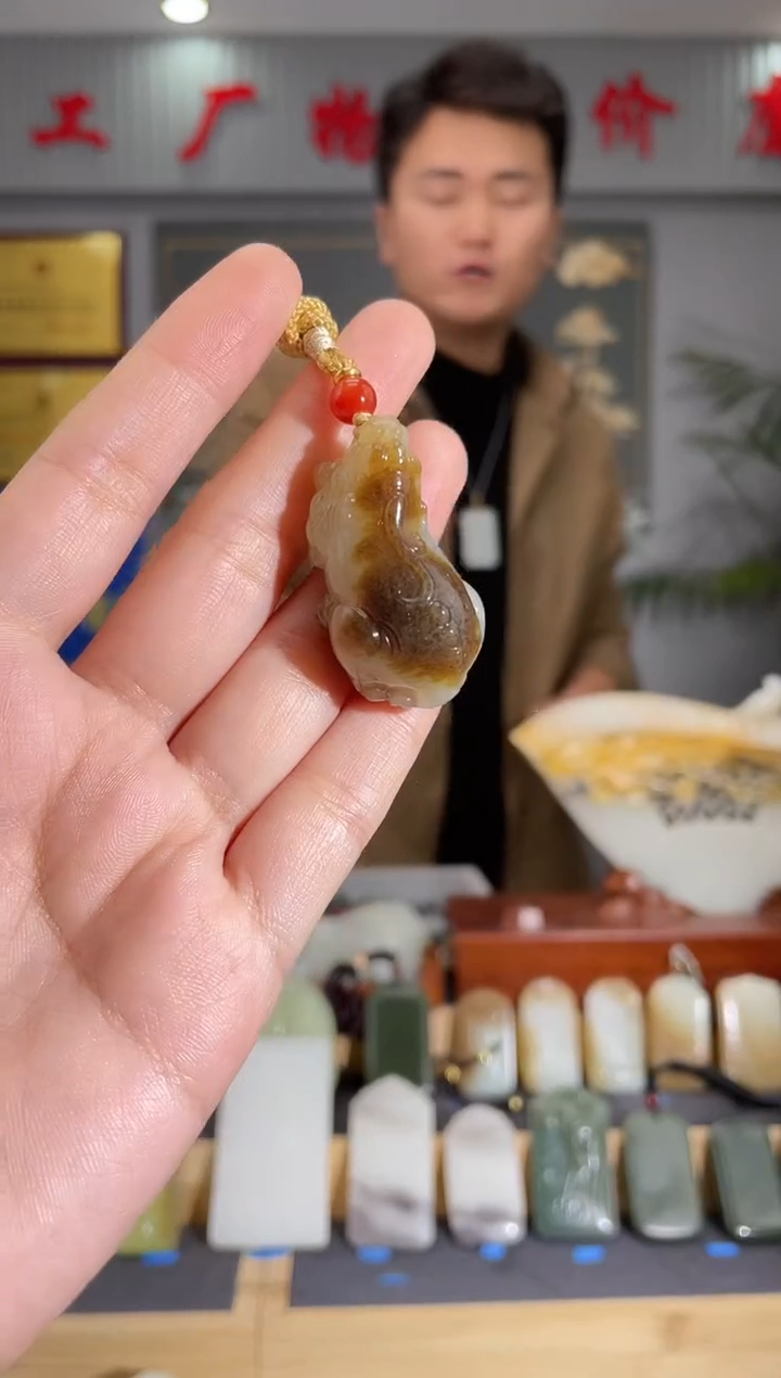 【闪购商品】和田玉（糖玉）颈饰未镶嵌拍一发一 多样性发货