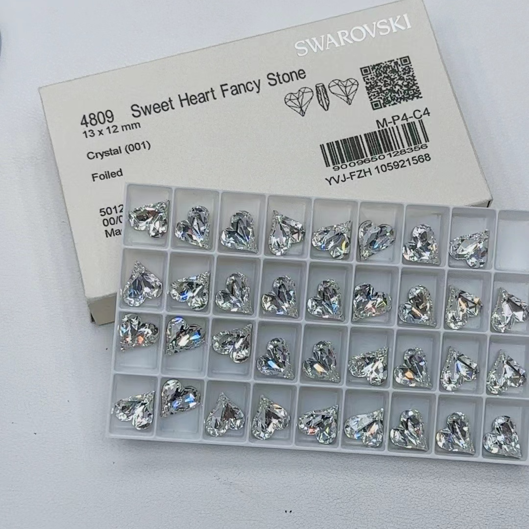 奥地利正品华子  白色 歪心 华子 4809《13*12mm》福利款美甲钻