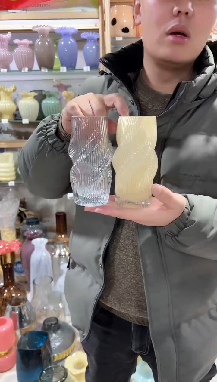【闪购商品】无铅玻璃透明+黄色扭扭花瓶2个