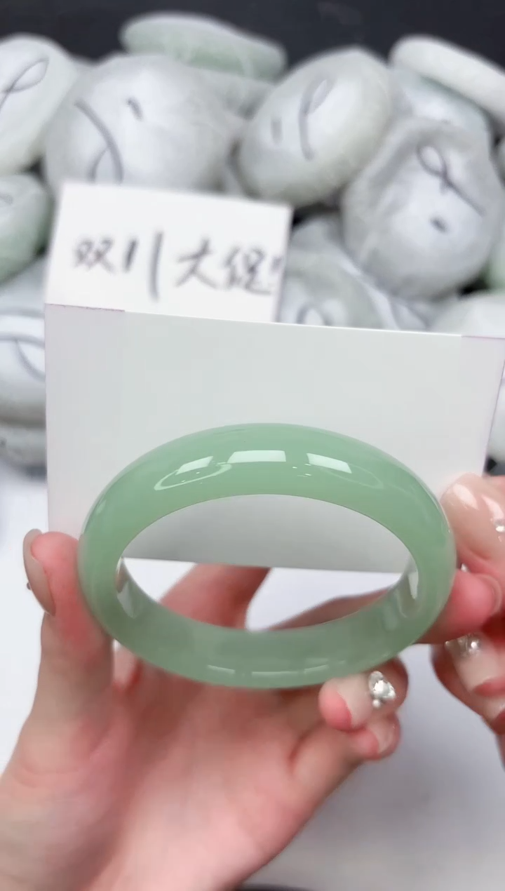 未镶嵌手镯石英质玉272-56.4