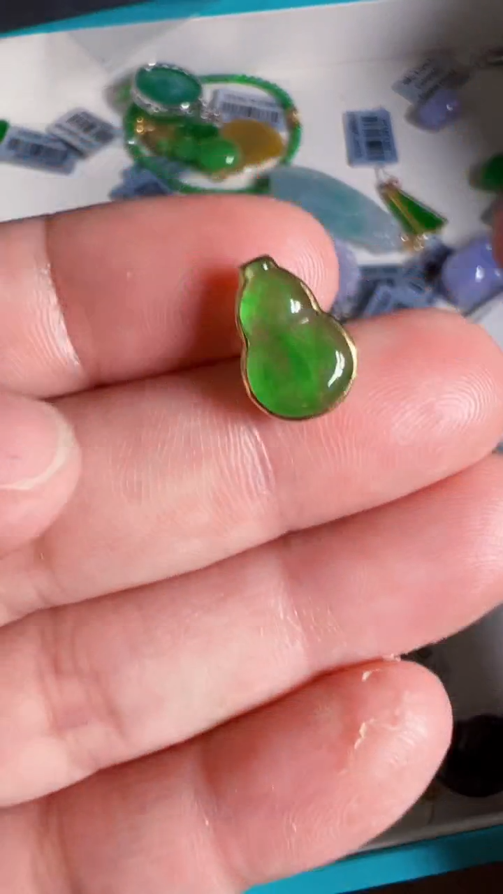 颈饰18K金镶嵌翡翠葫芦