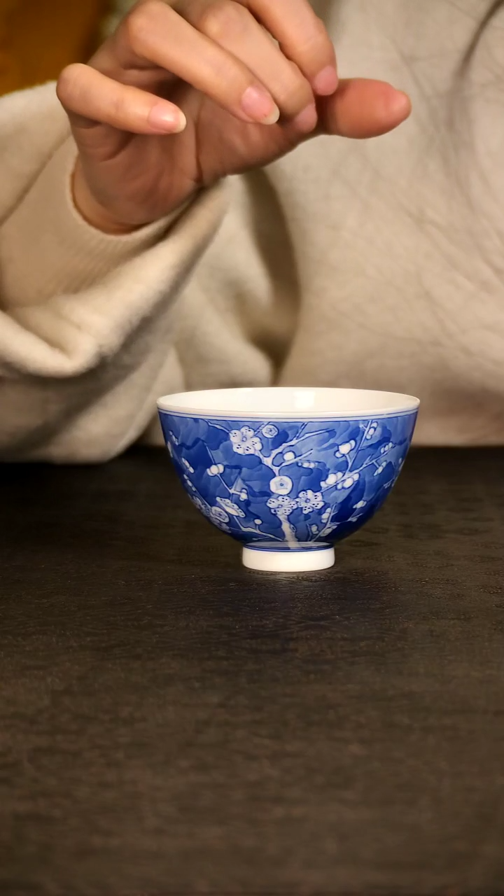 青花手绘冰梅鸡心杯lxt