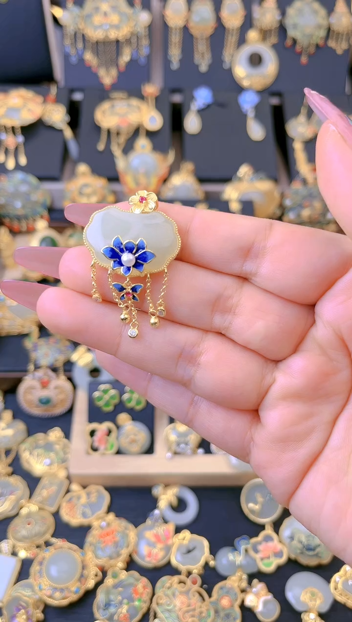 【闪购商品】和田玉吊坠银S925镀金镶嵌小花花如意流苏吊坠