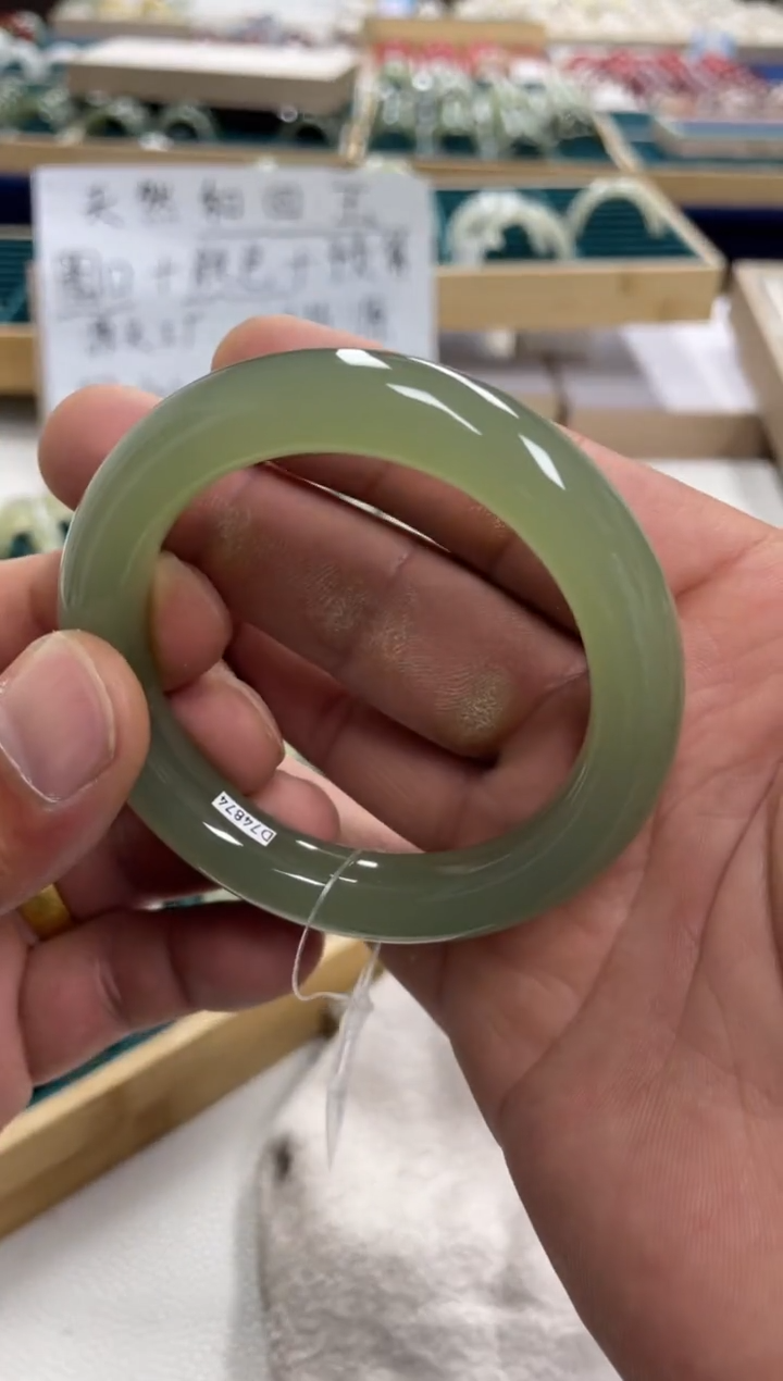 未镶嵌手镯和田玉～****?和田玉手镯66664