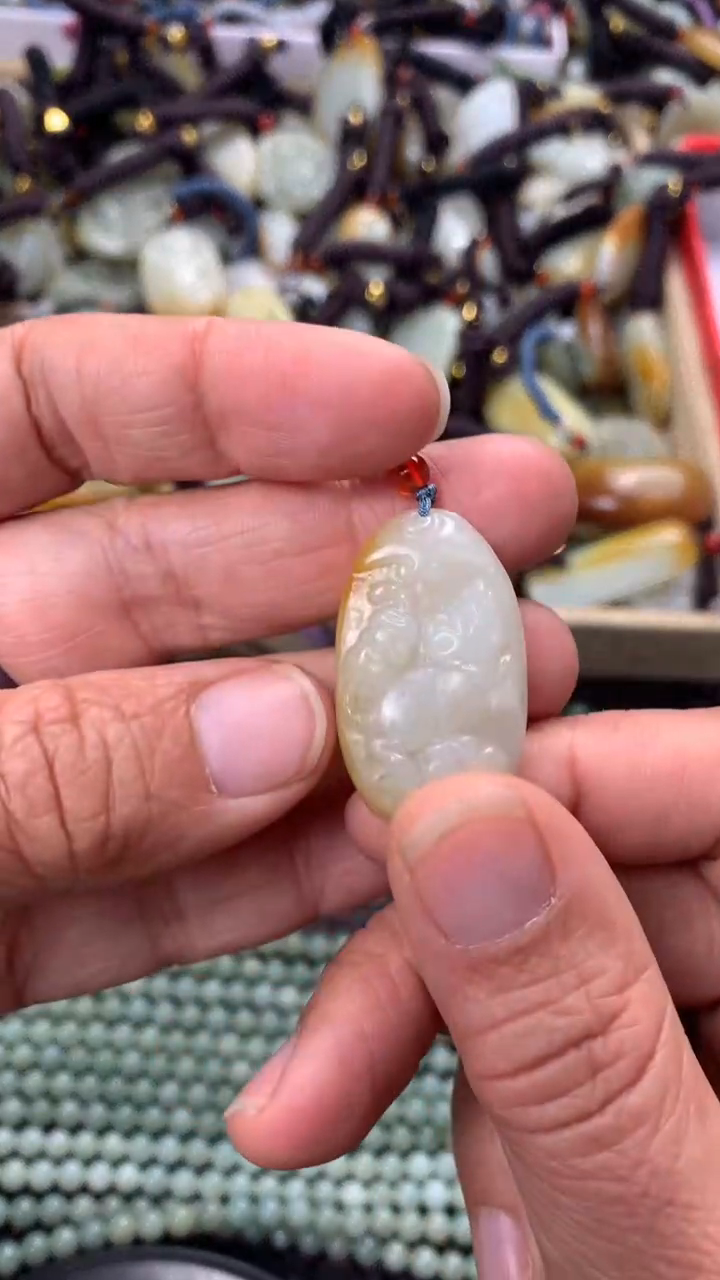 【闪购商品】和田玉颈饰未镶嵌多样性发货没有证书拍一发一有瑕