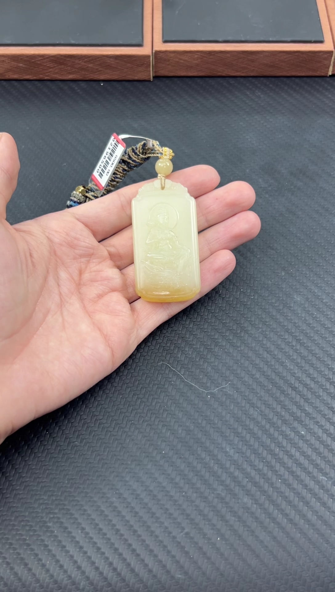 和田玉未镶嵌吊坠(赠链)且末金山微色差吊坠