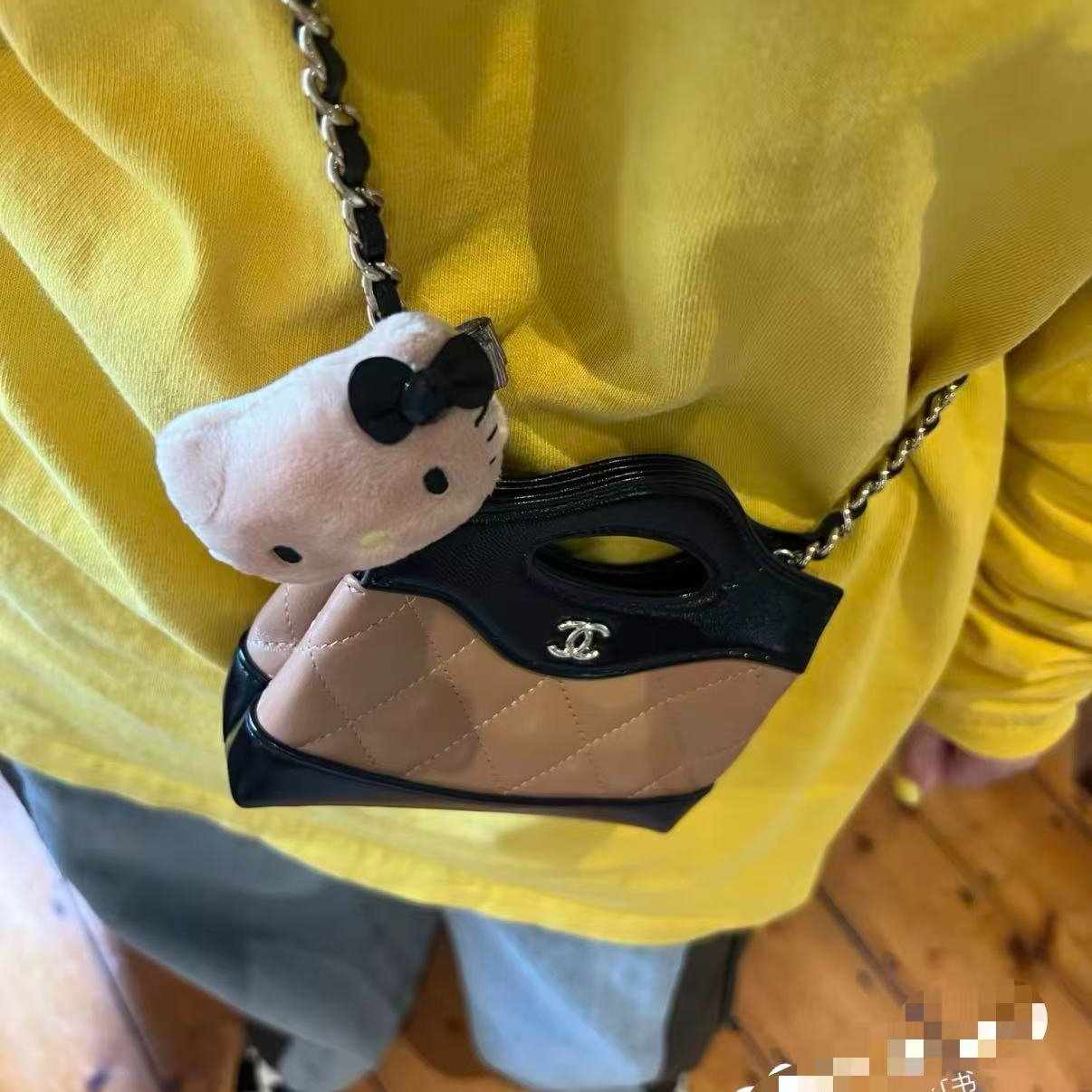 95新 Chanel/香奈儿 展会外场！奶茶拼黑31bag supermini包