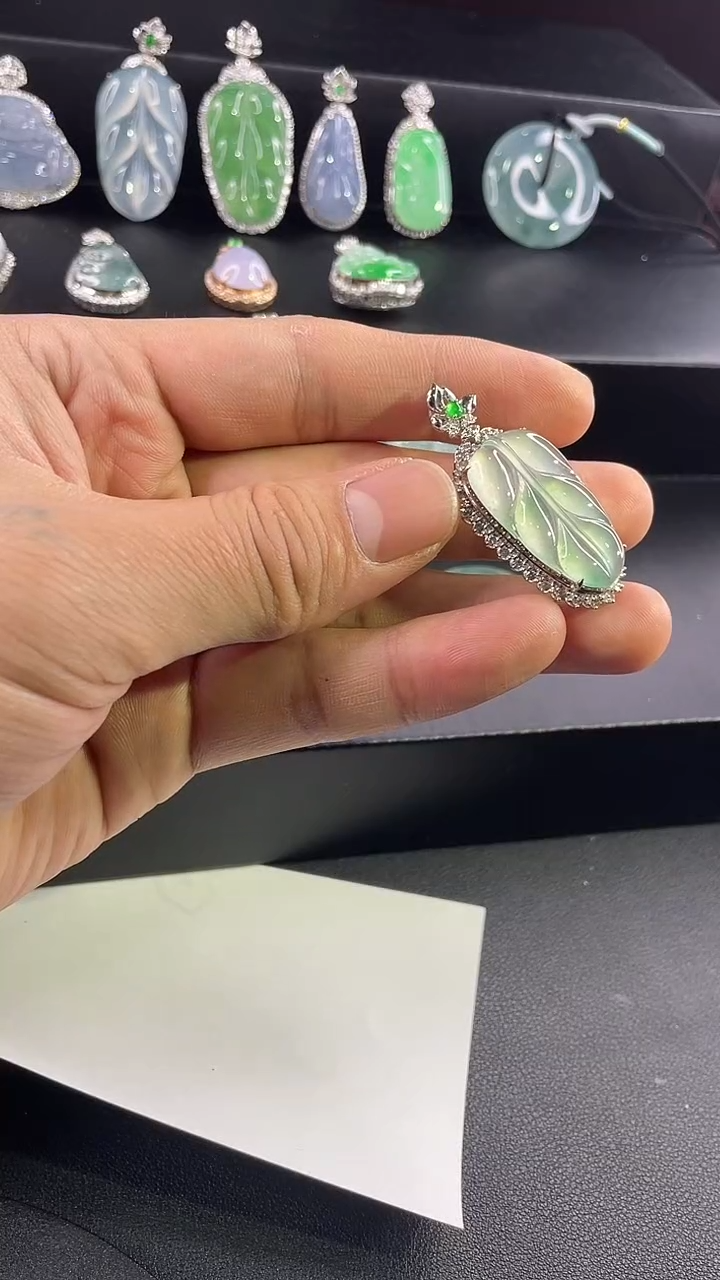【闪购商品】翡翠颈饰18K金镶嵌吊坠