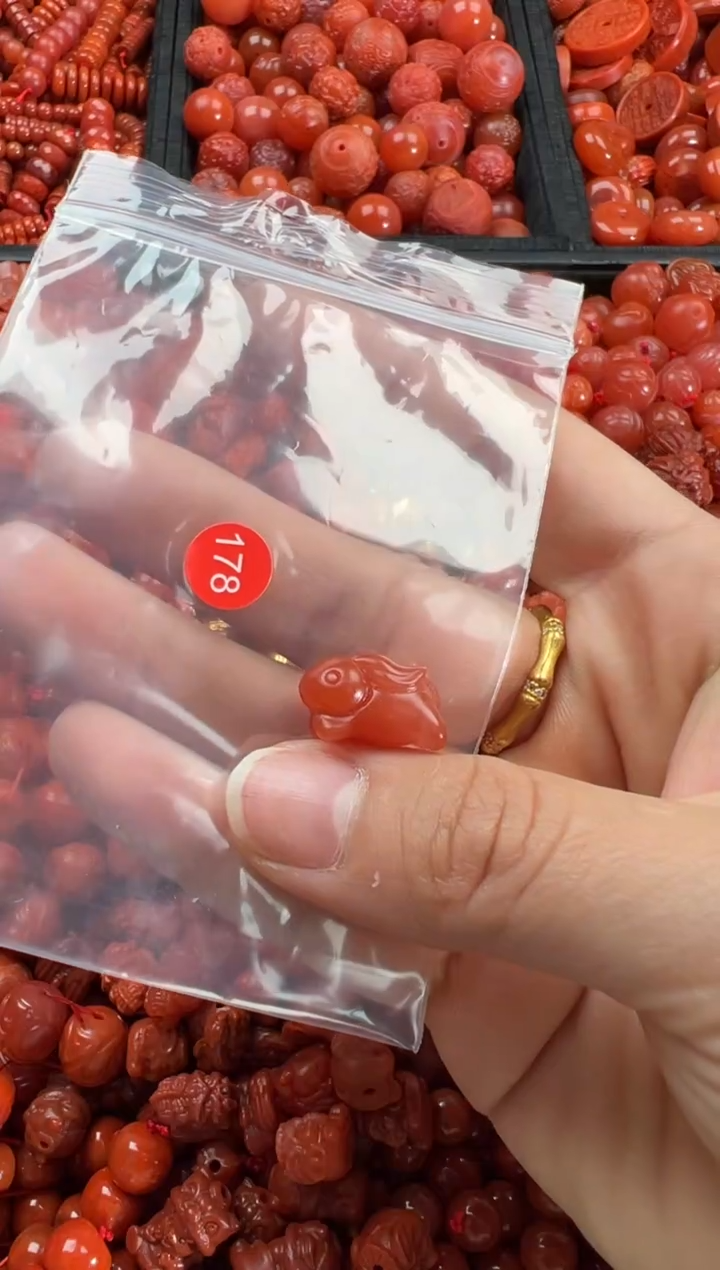 【闪购商品】南红玛瑙颈饰未镶嵌1