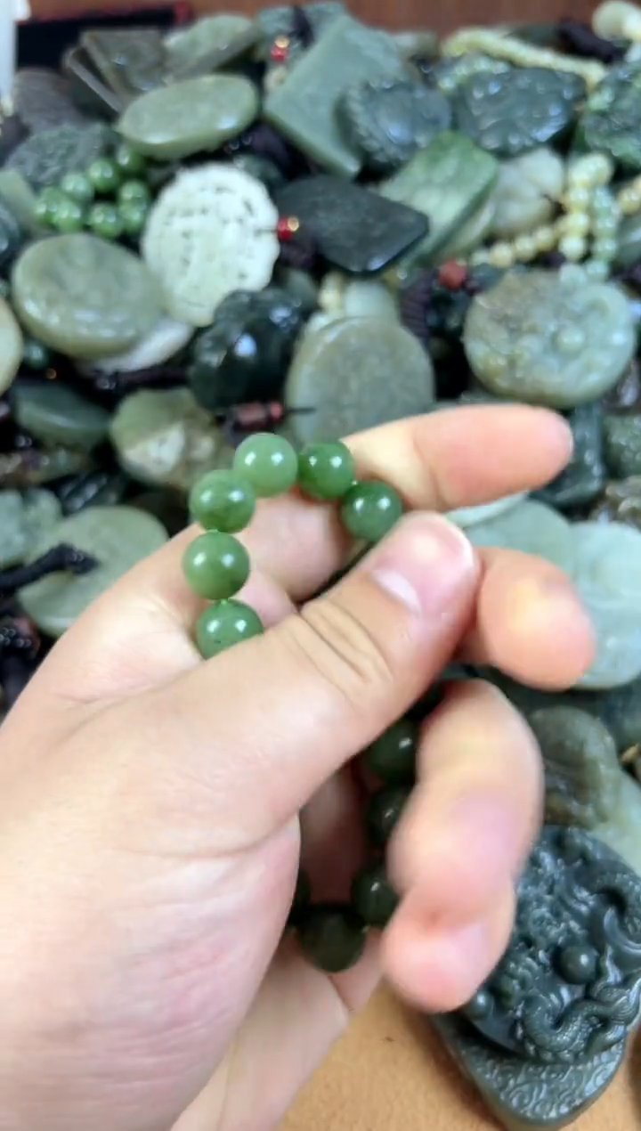 和田玉未镶嵌颈饰1