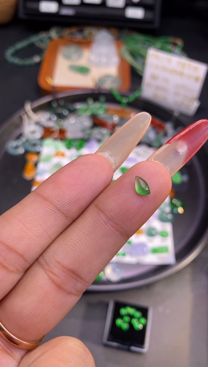 【闪购商品】翡翠挂件未镶嵌随行