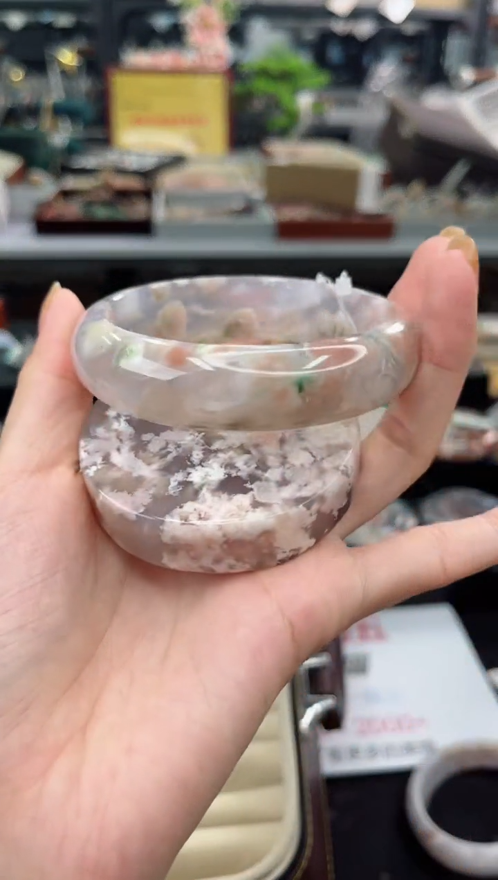 【闪购商品】石英质玉手镯未镶嵌64圈口（赠品镯心）2S9886