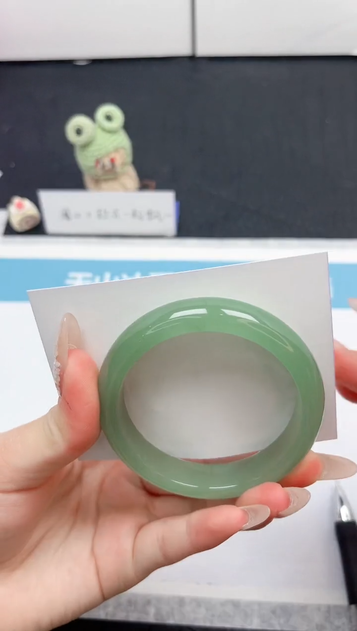 【闪购商品】石英质玉手镯未镶嵌233-56