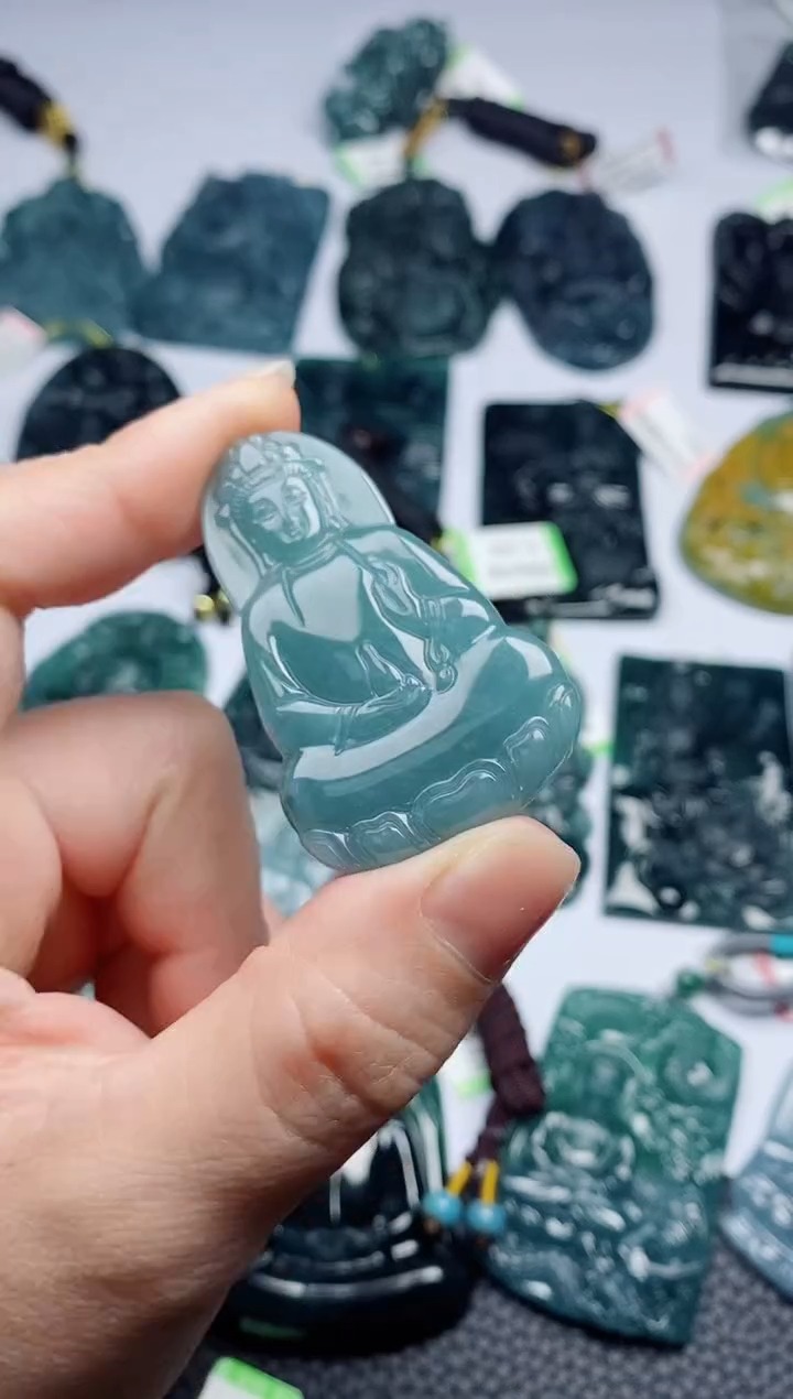 翡翠未镶嵌颈饰