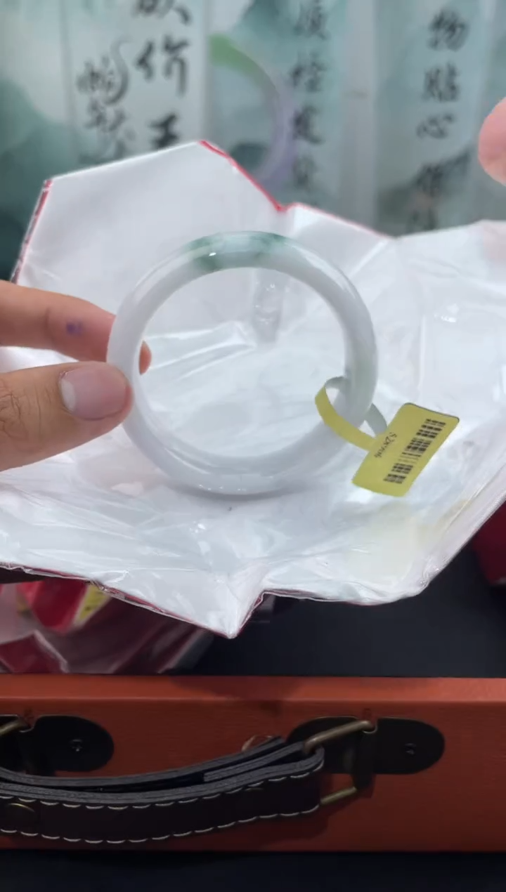 翡翠未镶嵌手镯18翡翠手镯