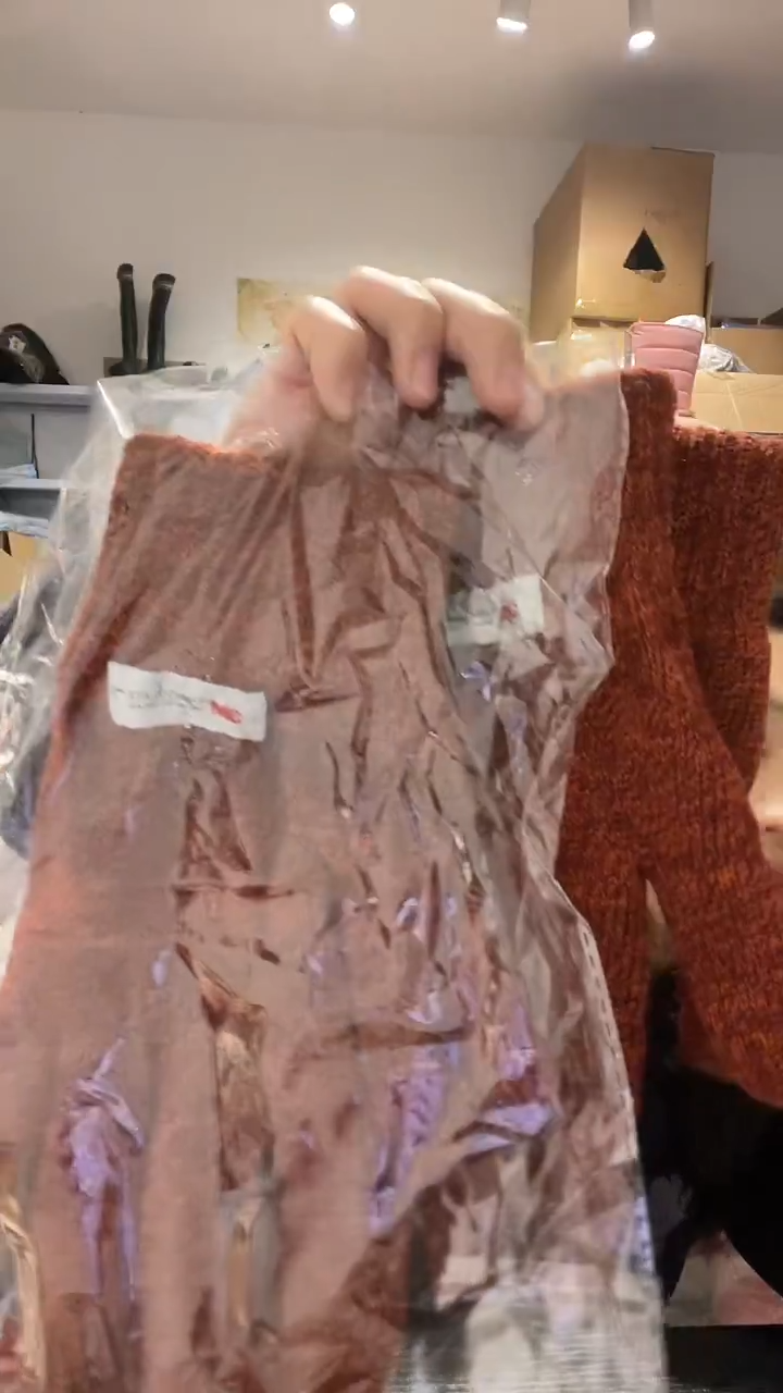 羊绒大人手套两双红色