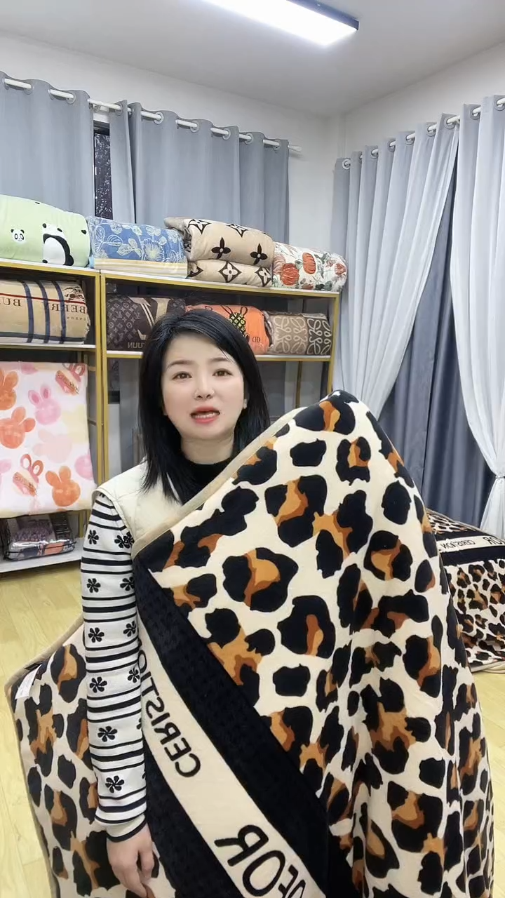 牛奶绒加厚200*230豹纹被子