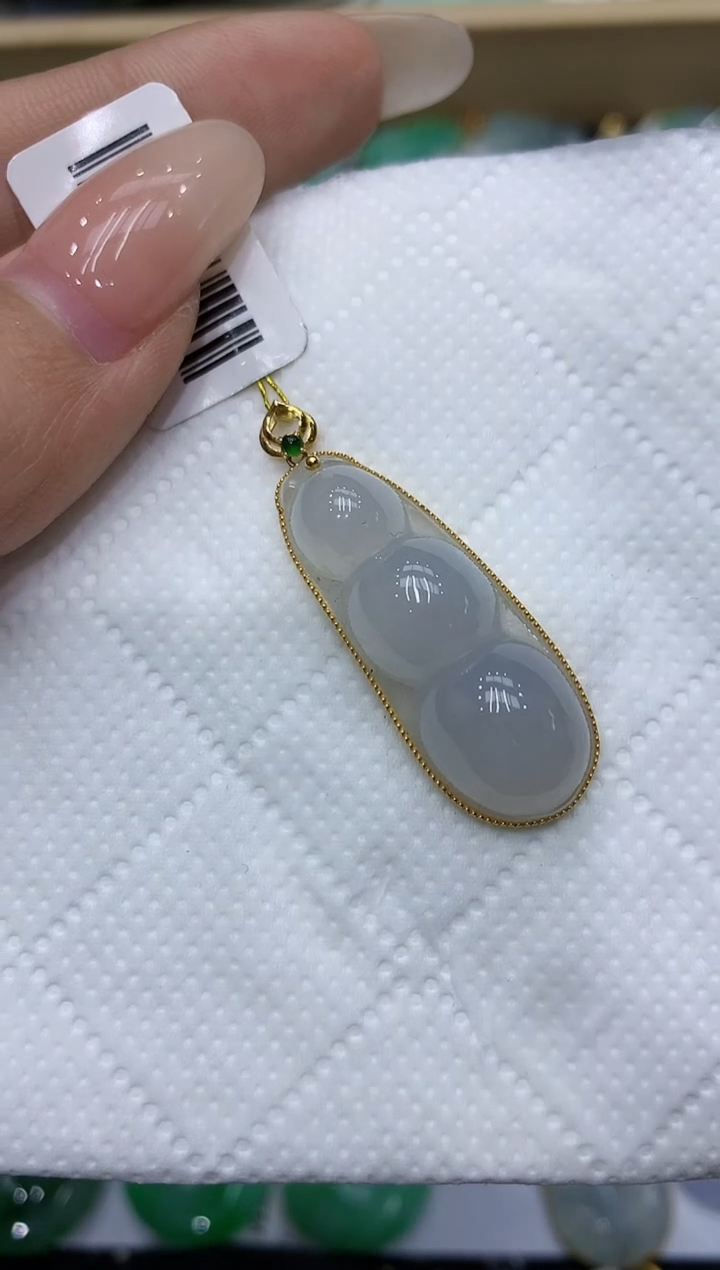 翡翠18K金镶嵌颈饰111111111111