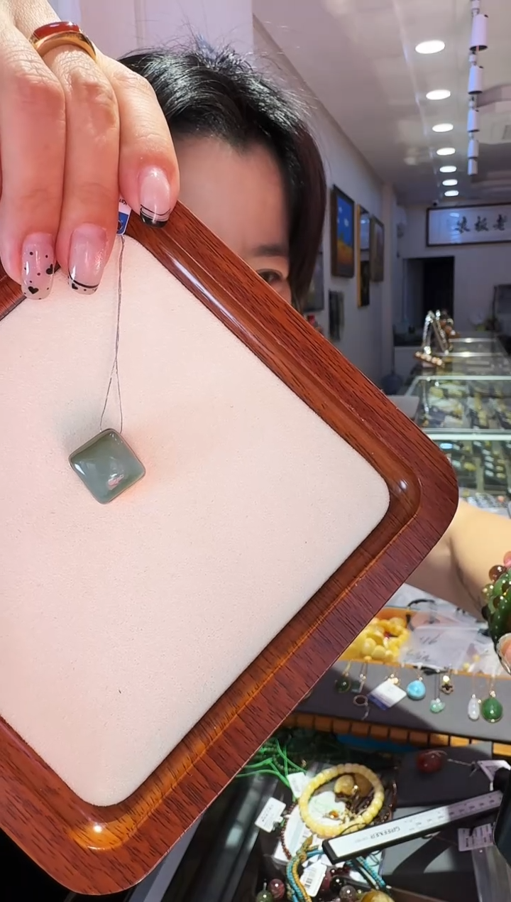 和田玉18K金镶嵌吊坠(赠链)吊坠