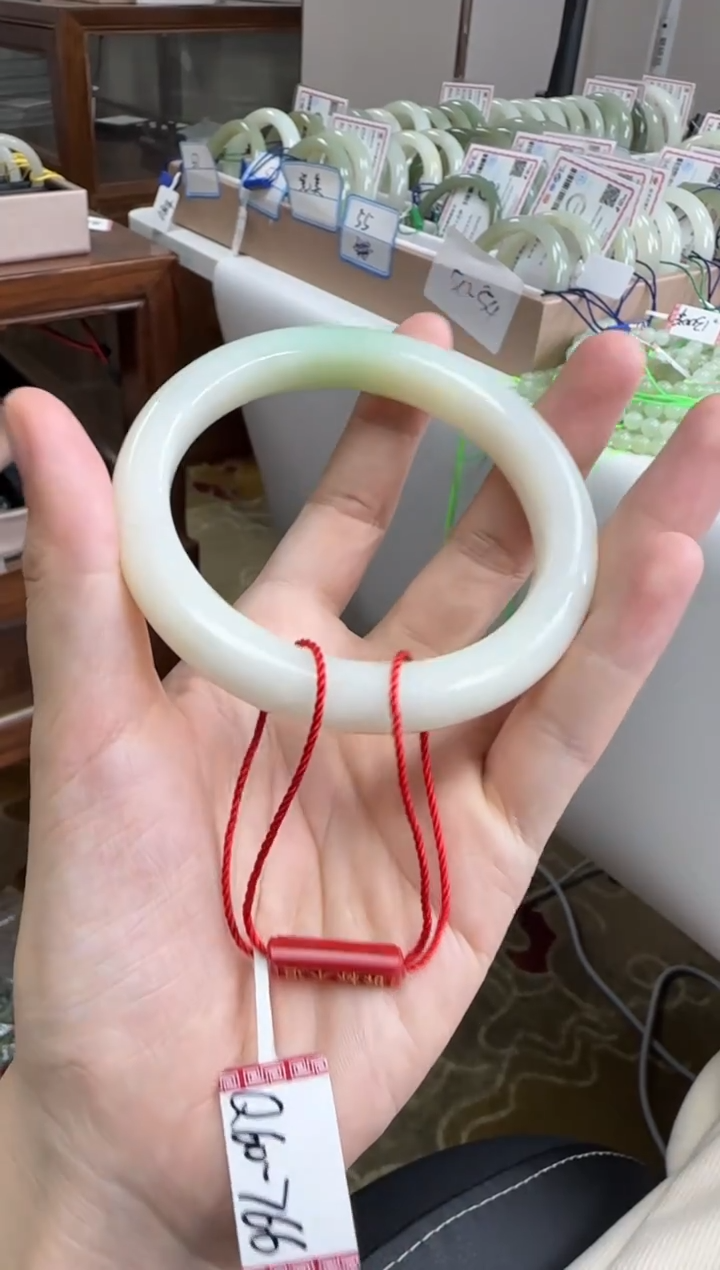 未镶嵌手镯和田玉60