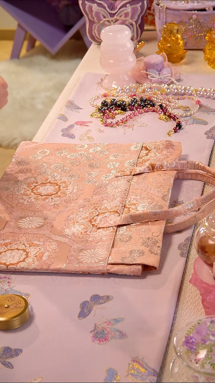 非遗西阵织 如图所示