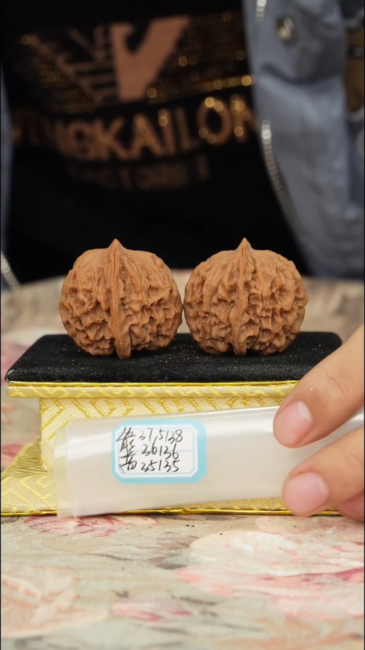 【闪购商品】文玩核桃把件非嫁接元宝
