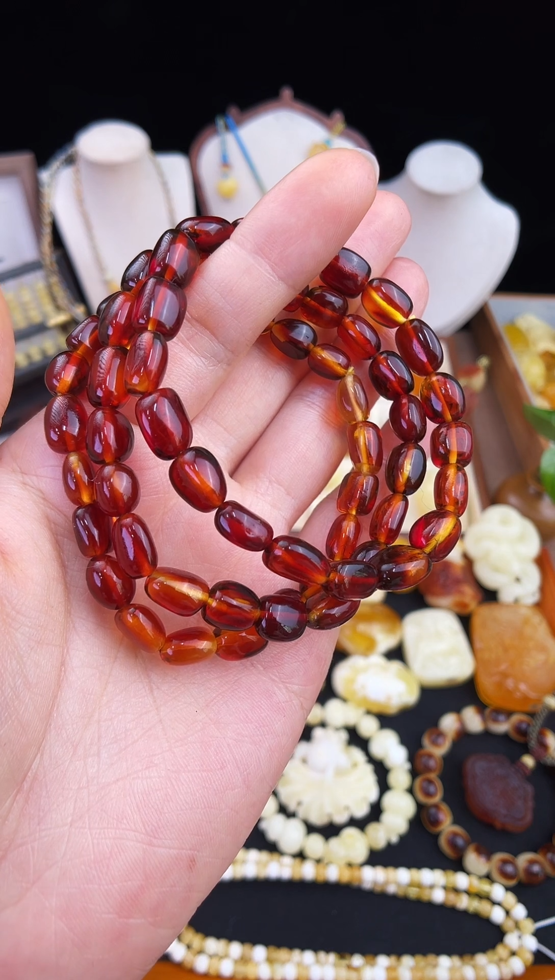 琥珀未镶嵌珠宝奇石多样性发其一