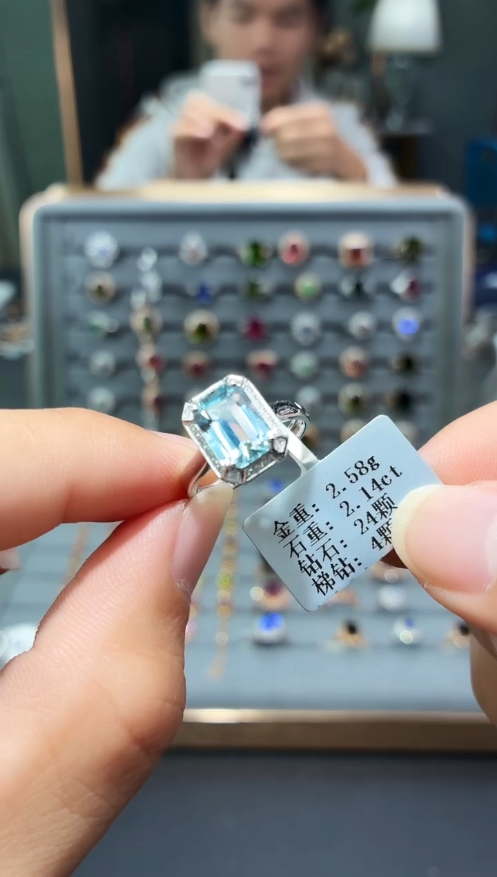 18K金镶嵌戒指海蓝宝石2.14配钻