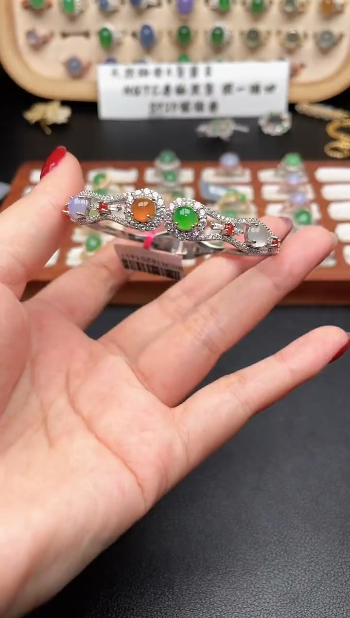 吊坠(不含链)未镶嵌翡翠一物一证一礼盒