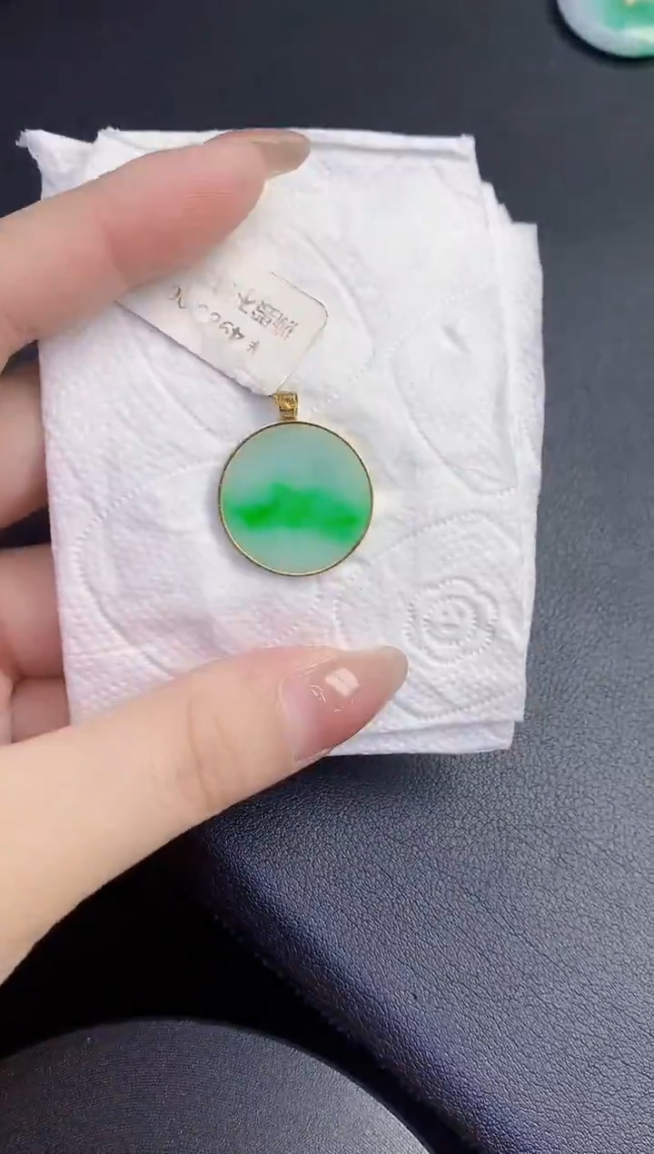 颈饰18K金镶嵌翡翠缅甸天然翡翠A货
