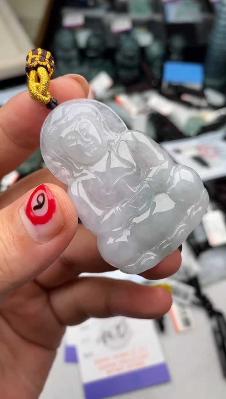 翡翠未镶嵌颈饰多样性发其一