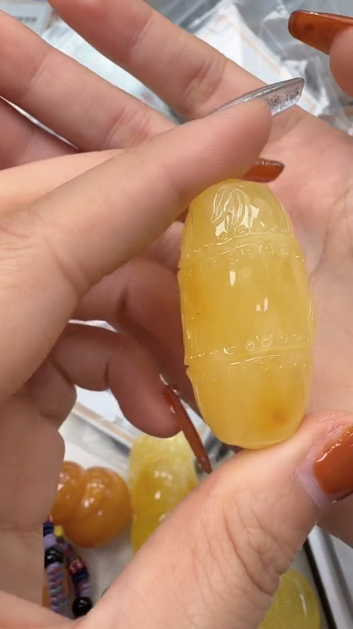 裸石琥珀未镶嵌如图