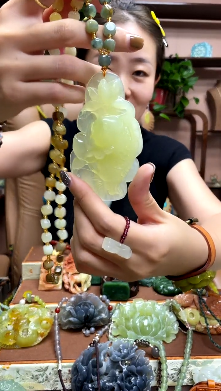 未镶嵌岫玉吊坠·