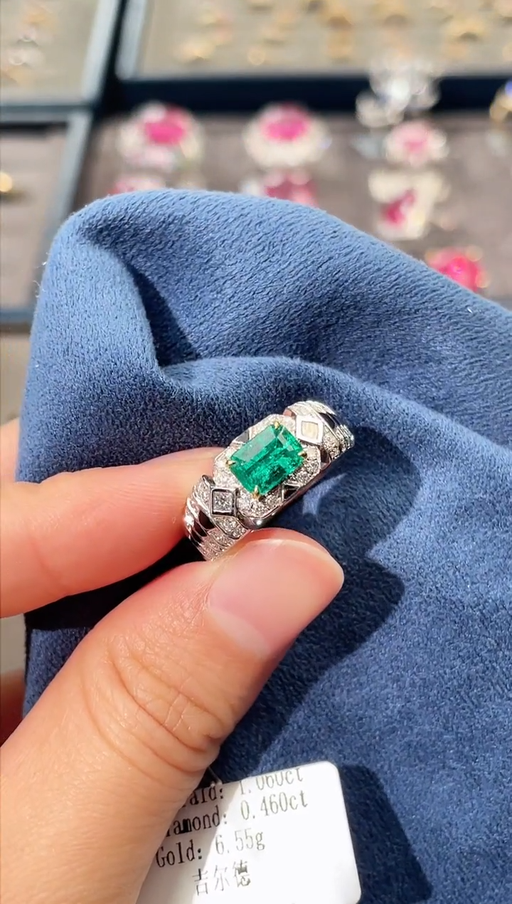 【闪购商品】祖母绿戒指18K金镶嵌/1.06ct