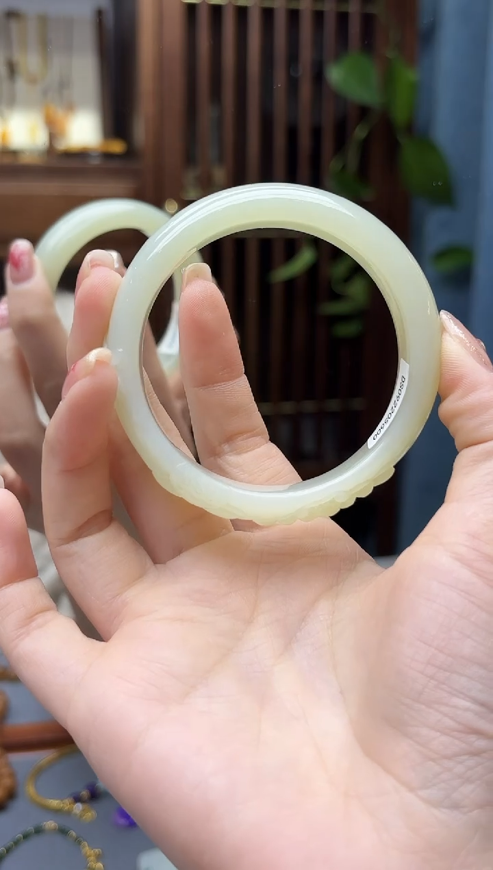 未镶嵌手镯和田玉和田玉雕花手镯55#YR