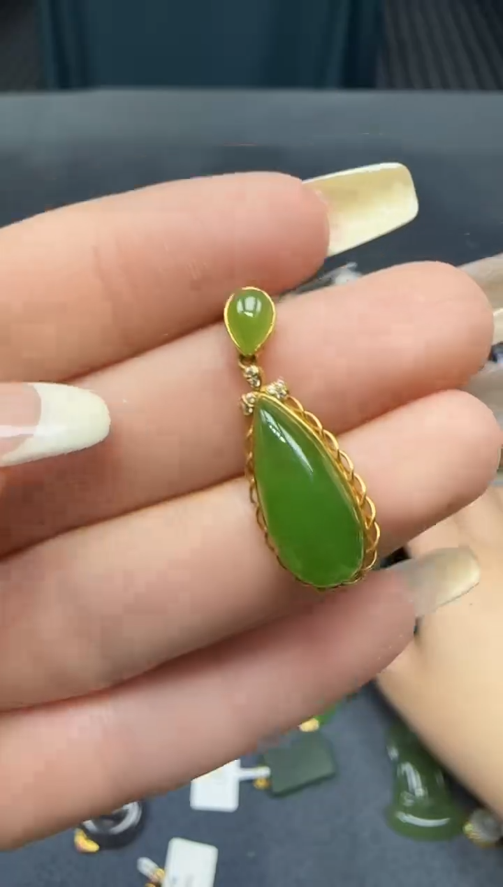 【闪购商品】和田玉挂件18K金镶嵌1