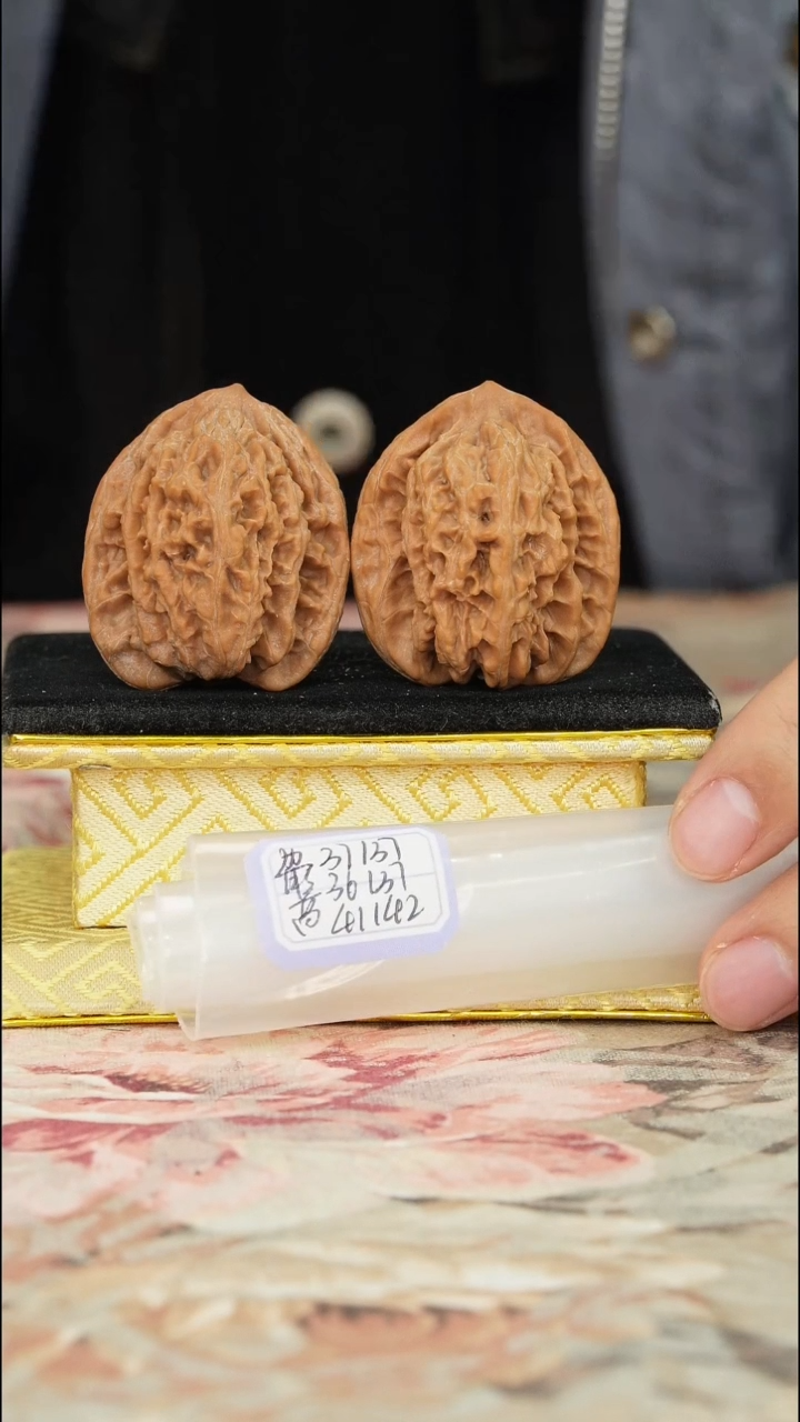 【闪购商品】文玩核桃把件盘龙虎头