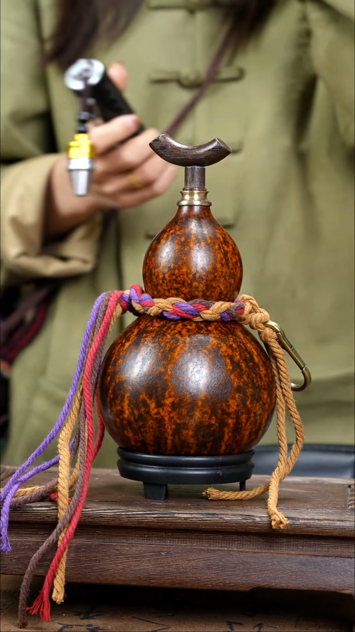 YN010简约大漆款天然酒葫芦（一物一拍）
