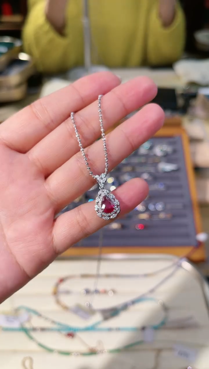 【闪购商品】红宝石吊坠(不含链)18K金镶嵌无烧红宝石吊坠