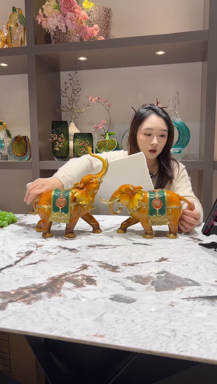 黄铜大象摆件一对