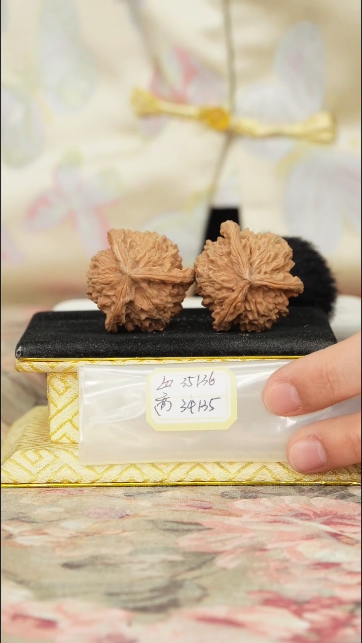 【闪购商品】文玩核桃把件盘山三棱