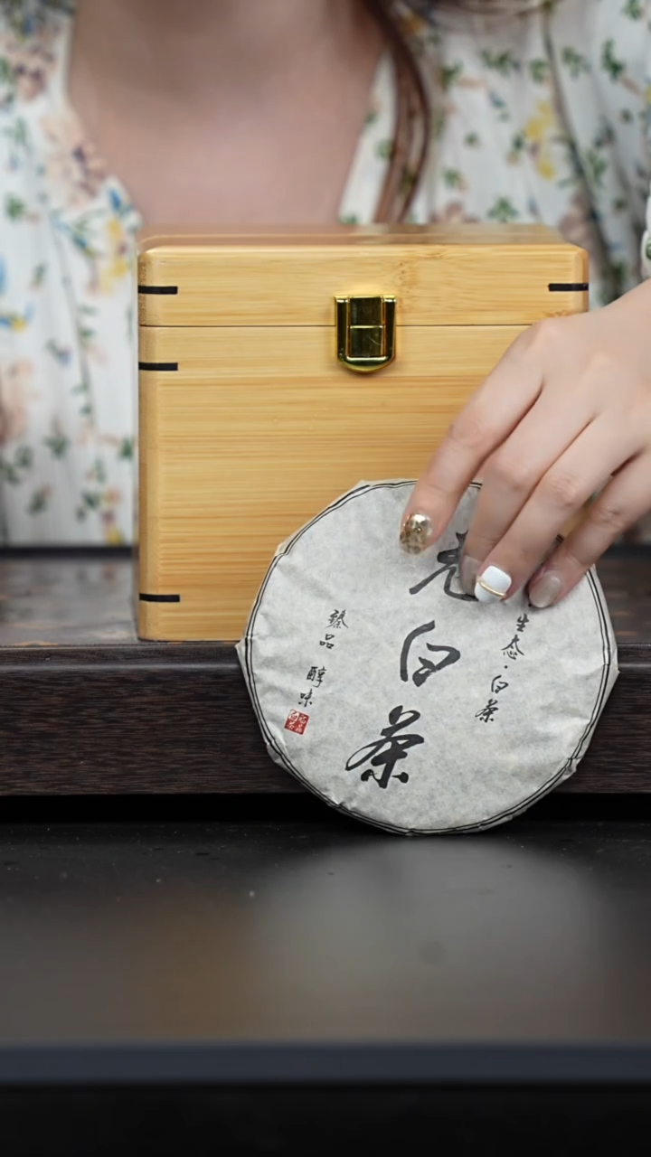茶壶紫砂至纯乌泥刻绘盒子+福鼎白