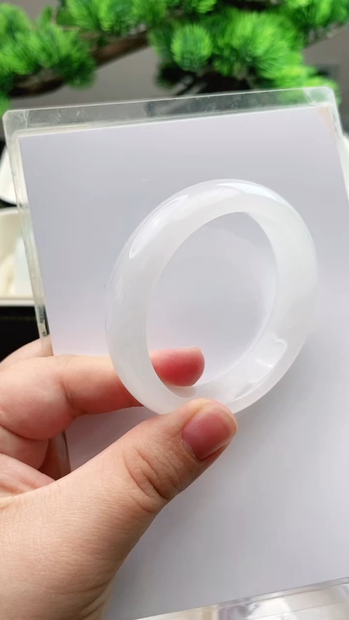 【闪购商品】石英质玉手镯未镶嵌52