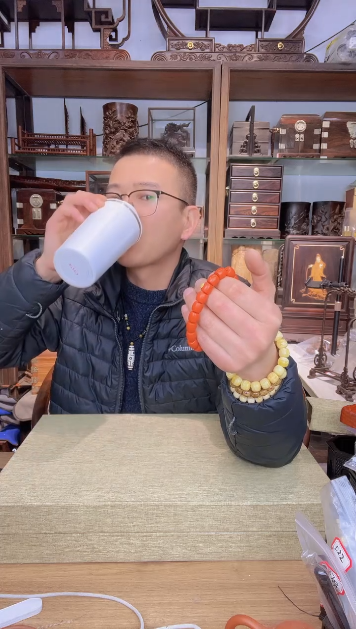 【闪购商品】乌木类书架526红m带标1.0直切单圈手串