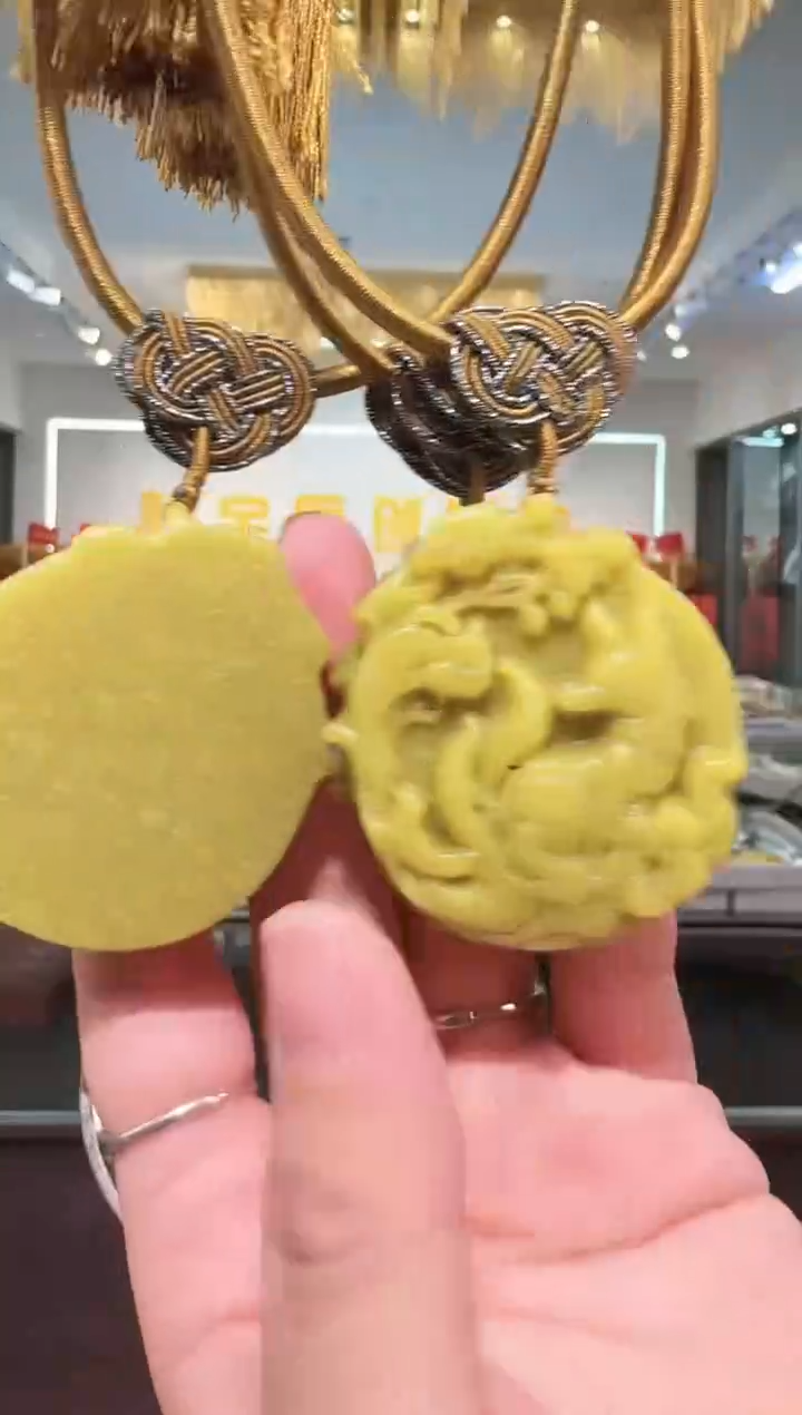 颈饰未镶嵌和田玉吊坠