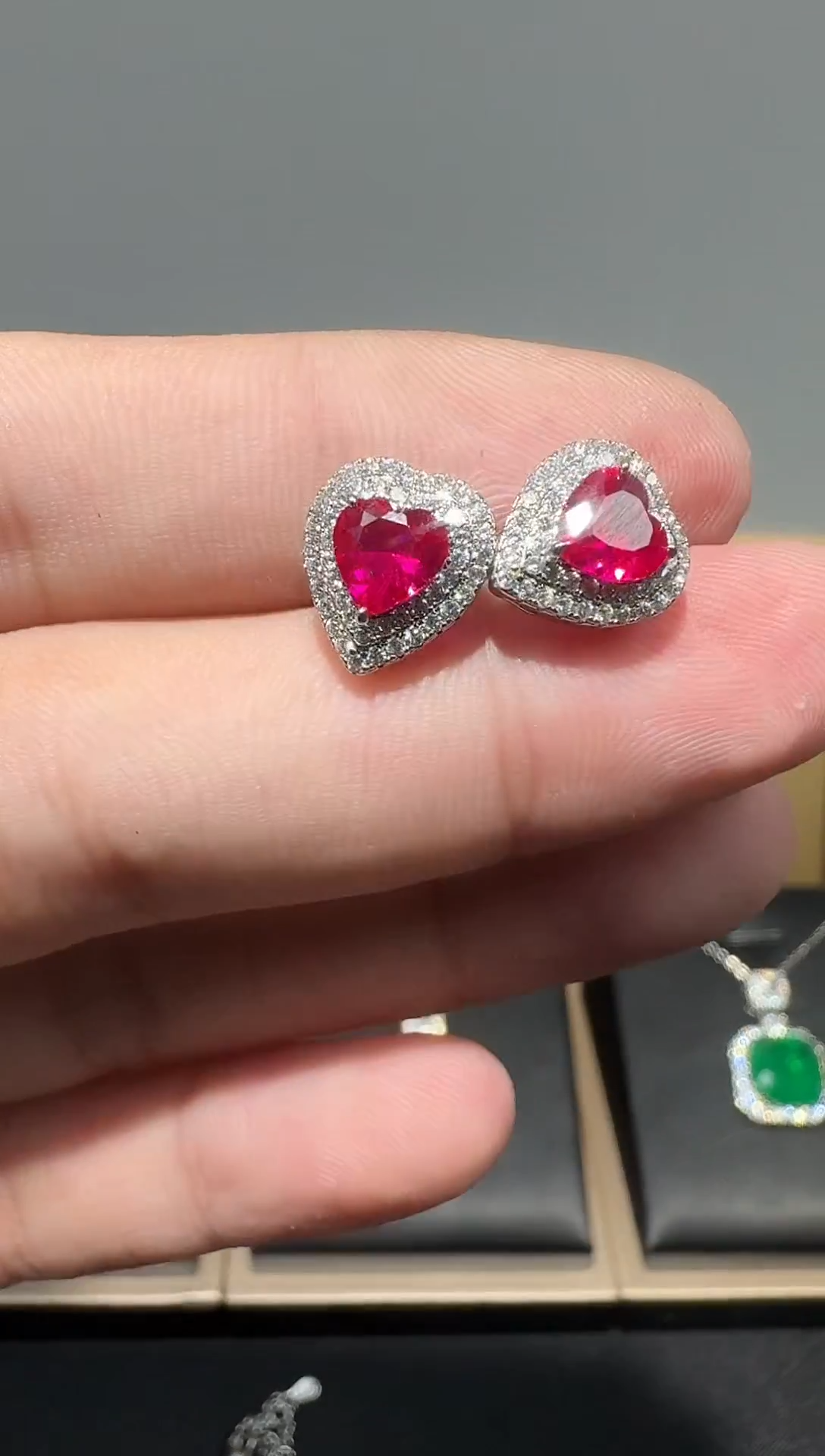 18K金镶嵌耳钉红宝石212