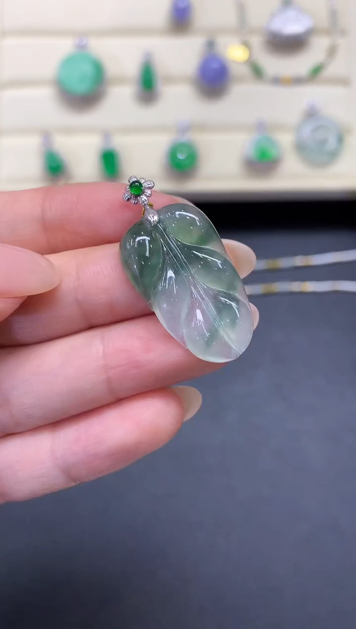 【闪购商品】翡翠颈饰18K金镶嵌Q434    