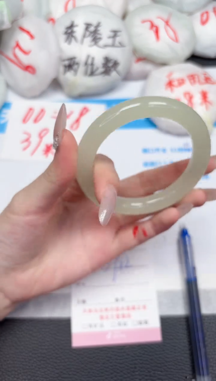 【闪购商品】石英质玉手镯未镶嵌150-56.5