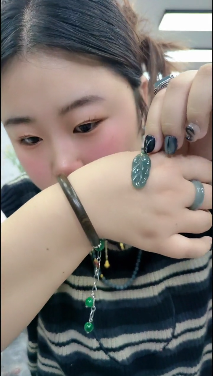 【闪购商品】树脂制品2525雕花手镯